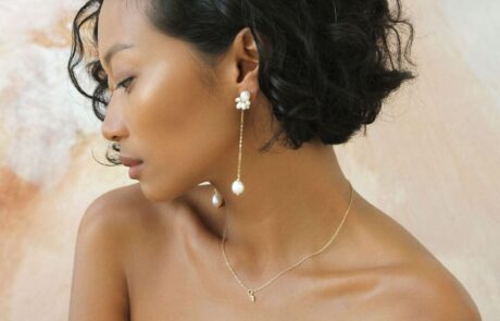 olivia pearl collar worn2